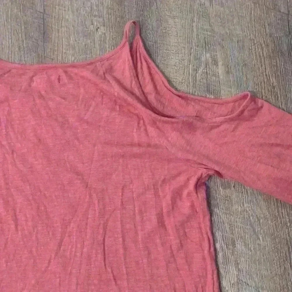 Charming Charlie rust red open shoulder 3/4 sleeve top w/Aztec print women's med - Picture 5 of 5